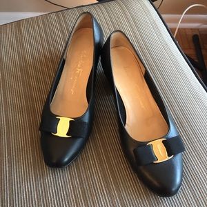 SOLD Salvatore Ferragamo Vara Low Heel Size 8 B